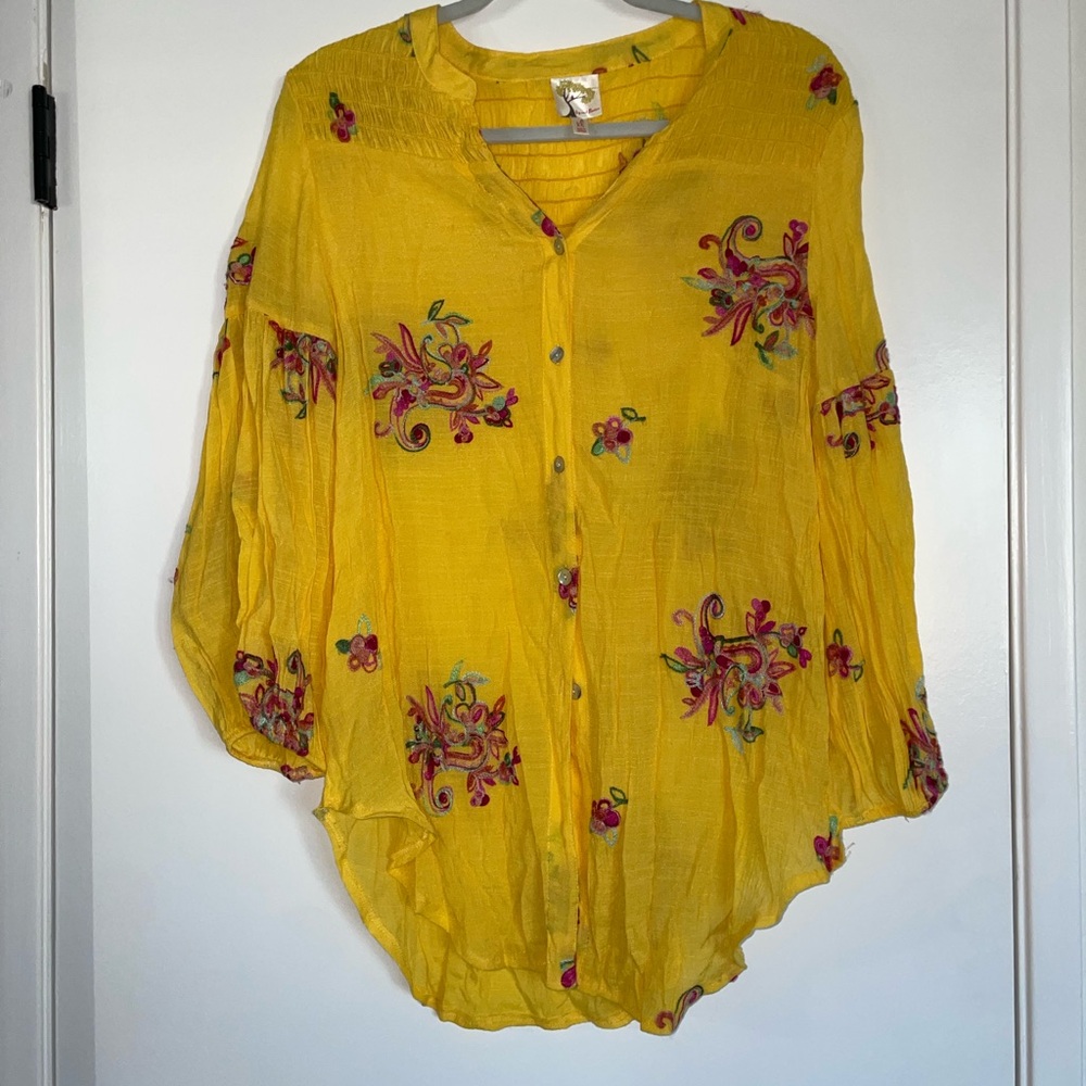 yellow button up from fig and flower. Size XL womens.
